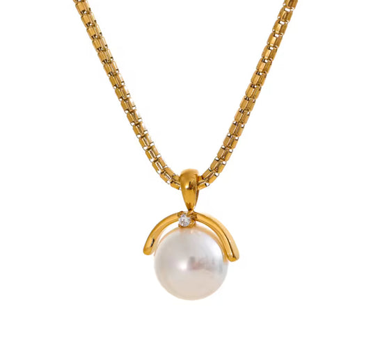 Bera Pearl Necklace